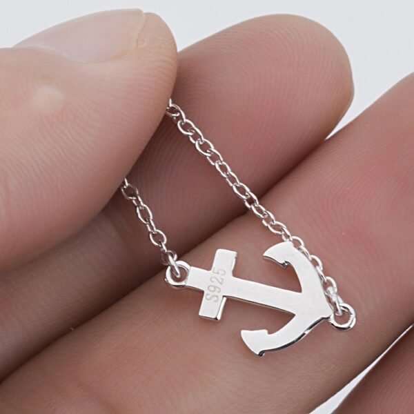 Dámský stříbrný náramek s kotvičkou