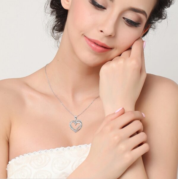 Dámský stříbrný náhrdelník srdce se zirkony