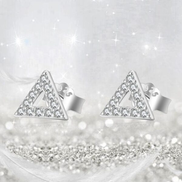 Ilustrační obrázek stříbrný náušnic trojúhelníků se zirkony