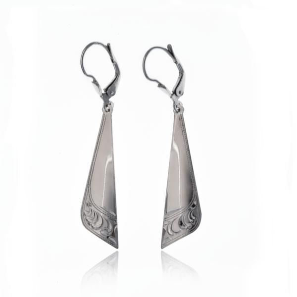 Stříbrné náušnice kravaty gravírované