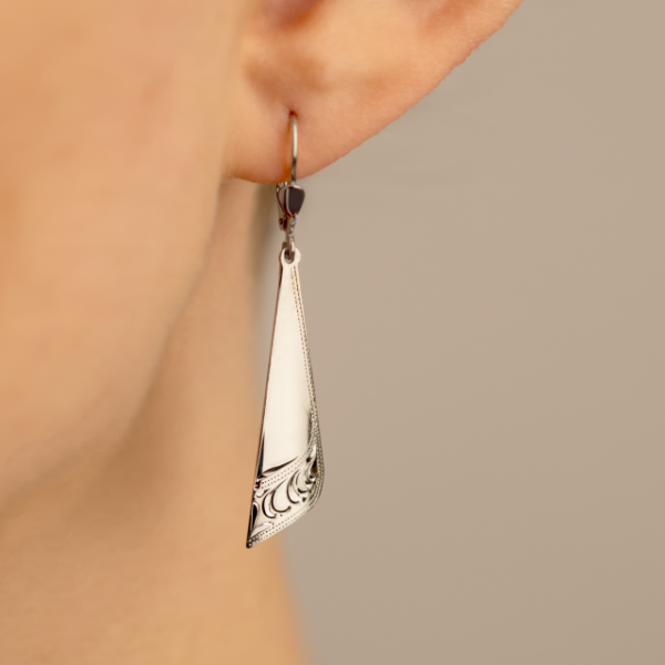 Dámské stříbrné náušnice kravaty gravírované