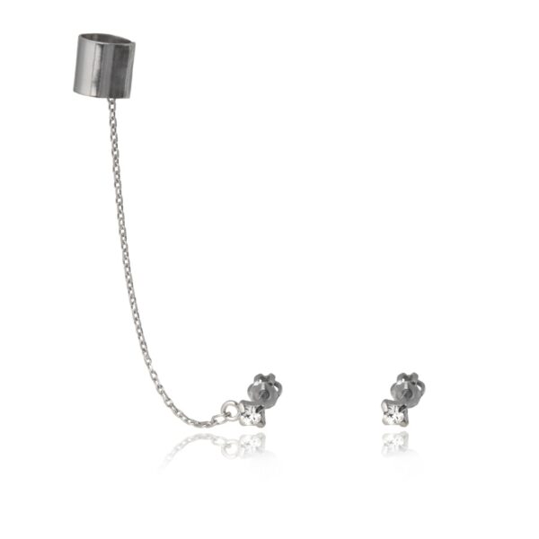 Stříbrné záušnice s řetízkem a zirkonem Stříbrné šroubkové záušnice s řetízkem a zirkonem.