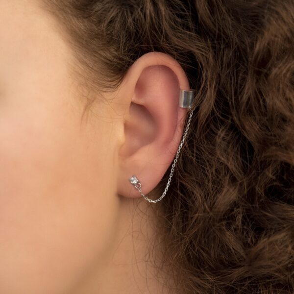 Dámské stříbrné záušnice s řetízkem a zirkonem