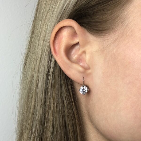 Dámské stříbrné náušnice s kulatým zirkonem