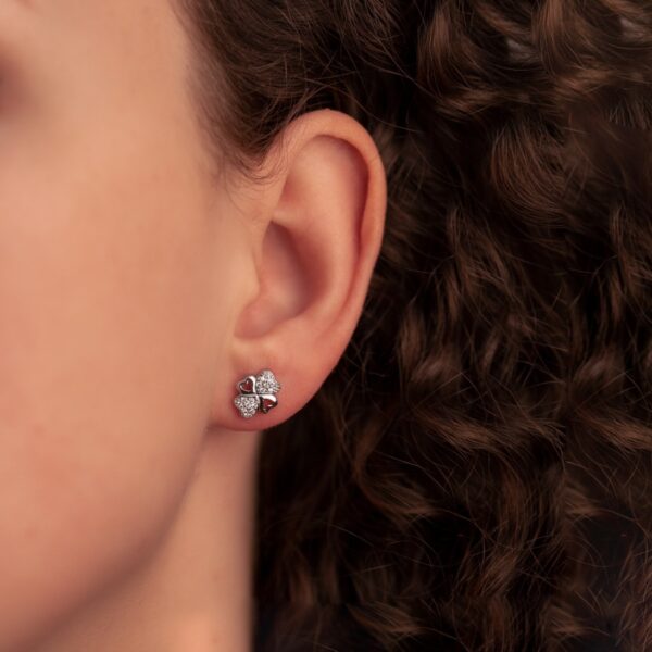 Dámské stříbrné náušnice čtyřlístky se zirkony