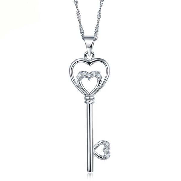 Stříbrný přívěs klíček se zirkony