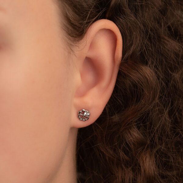 Dámské stříbrné náušnice čtyřlístek se zirkonem