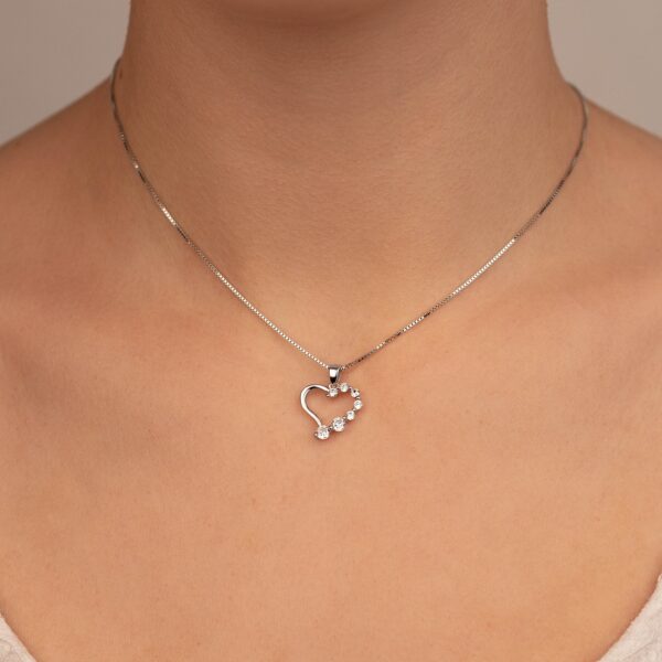 Dámský stříbrný přívěs srdce se zirkony