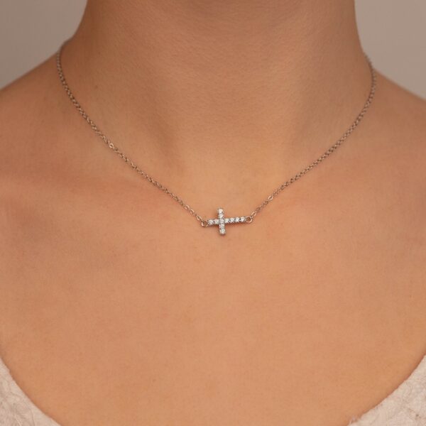 Dámský stříbrný náhrdelník ležící kříž rhodiovaný
