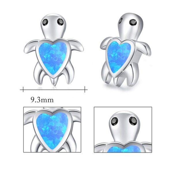 Detailní pohled na dámské stříbrné náušnice s opálem