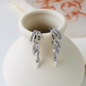 Moderní stříbrné puzetové náušnice se zirkony.