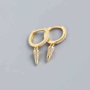 Pozlacené stříbrné náušnice kroužky zdobené kuželovitým detailem a třpytivými zirkony.