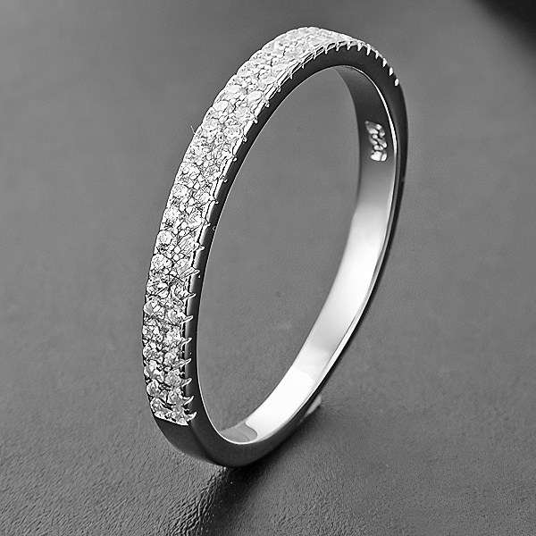 Elegantní minimalistický stříbrný prsten se dvěma řadami zirkonů