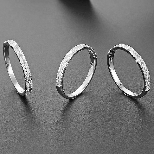 Stříbrné rhodiované prsteny se dvěma řadami zirkonů