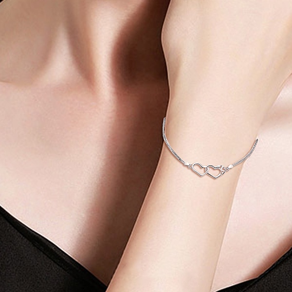Dámský dvojitý stříbrný náramek spojené srdíčka