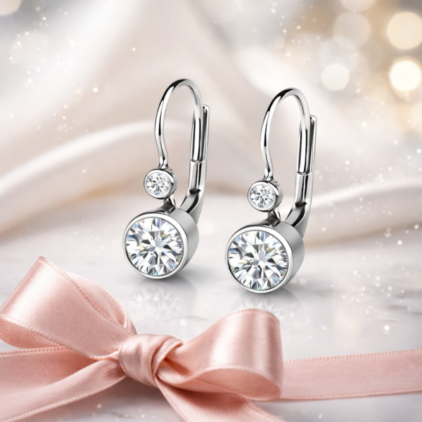 Elegantní dámské stříbrné náušnice s větším a menším čirým zirkonem