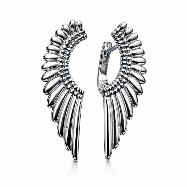 Detail dámských stříbrných náušnic andělská křídla